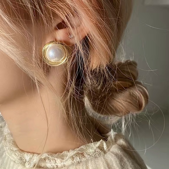 SOLD Large Pearl Stud Earrings (Gold Tone) - Picture 2 of 4